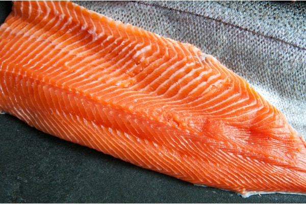 Форель ладожская охлажденная потрошеная с головой, 2,1 кг