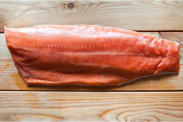 Кижуч свежемороженый. Филе на коже, 800 г