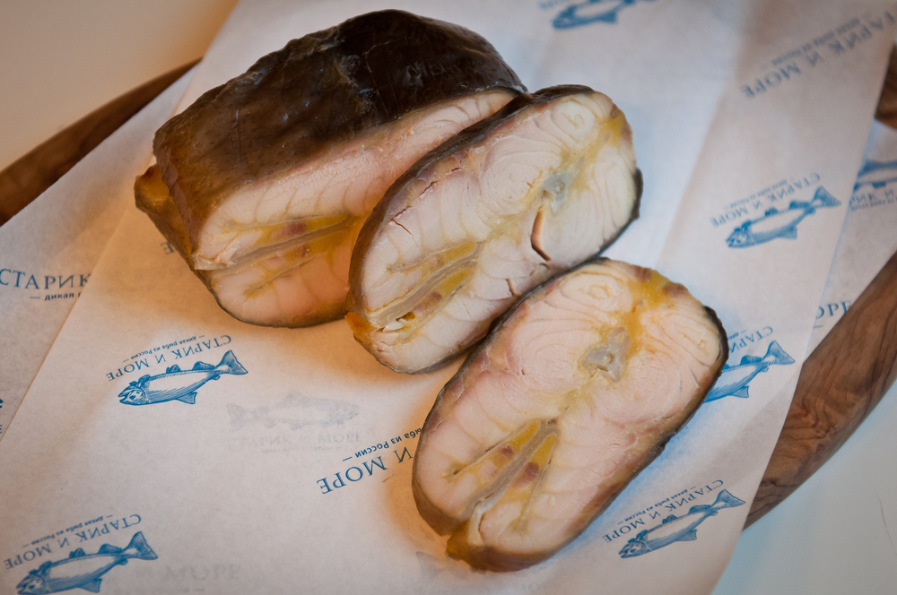 Осетрина горячего копчения на натуральной ольховой щепе